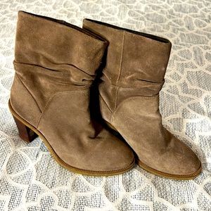 Vince Camuto Parker Slouch Moonlight Taupe Suede Booties Size 6.5
